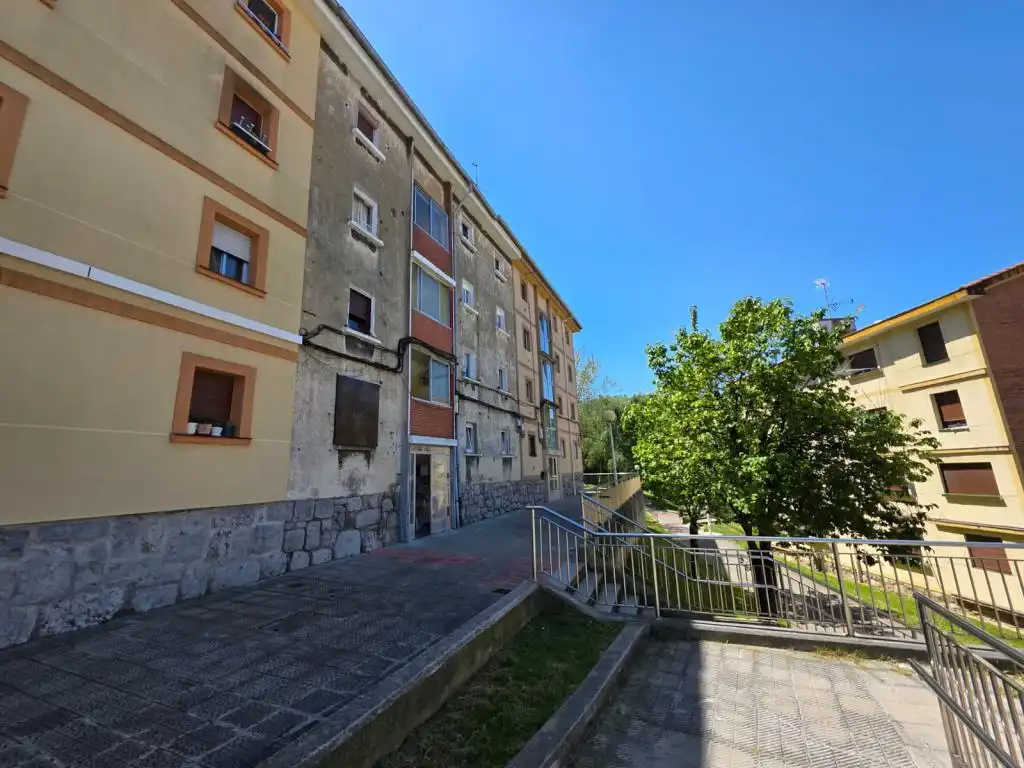 Vista exterior de Pis en venda en Bilbao 