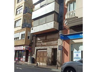 Locale commerciale in vendita a Calle PILAR