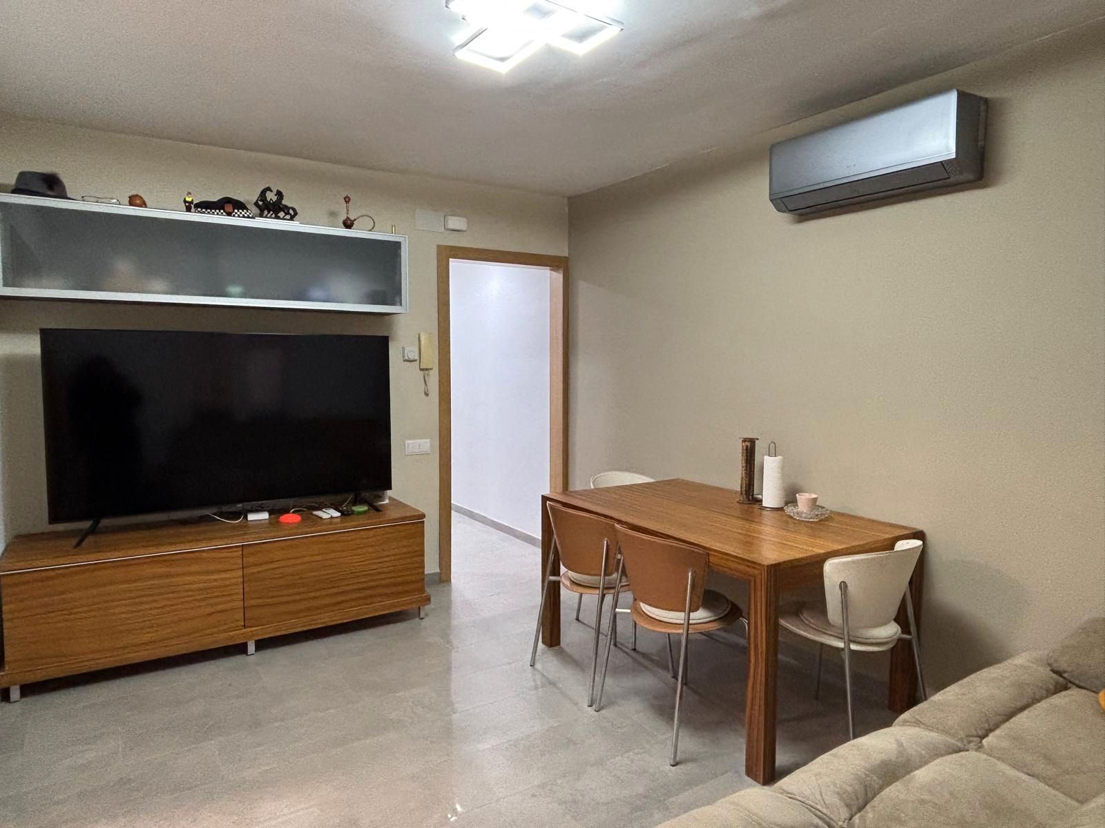 Sala de estar de Piso en venta en Sant Adrià de Besòs con Aire acondicionado, Calefacción y Amueblado
