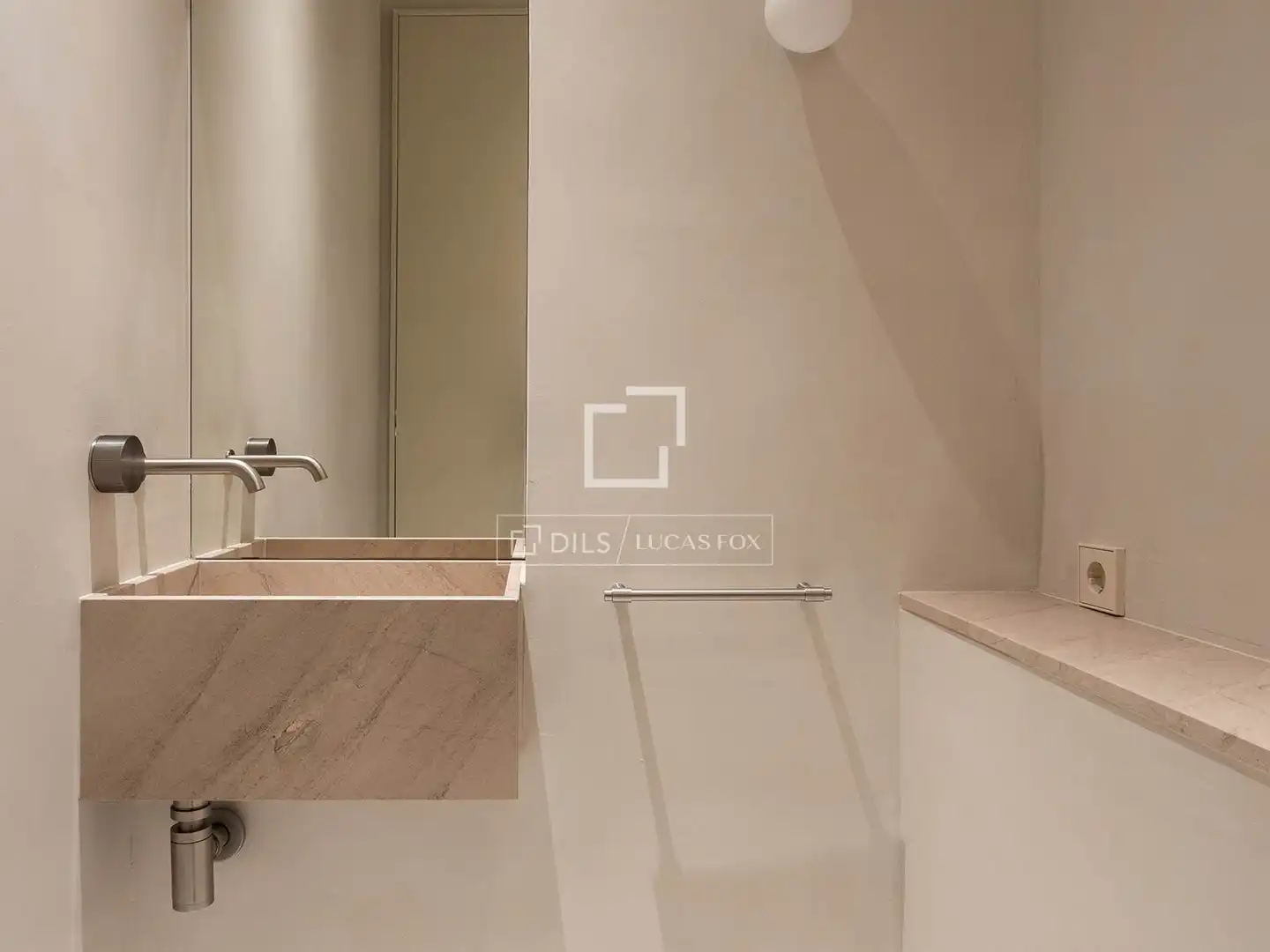Bathroom of Attic for sale in Barcelona  with Air Conditioner, Heating and Parquet flooring