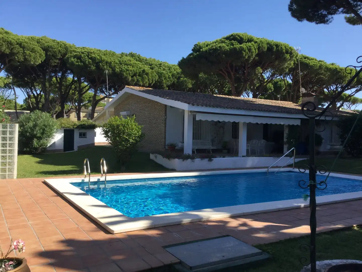 Swimming pool of Houses for sale in El Puerto de Santa María  with Air Conditioner, Private garden and Storage room