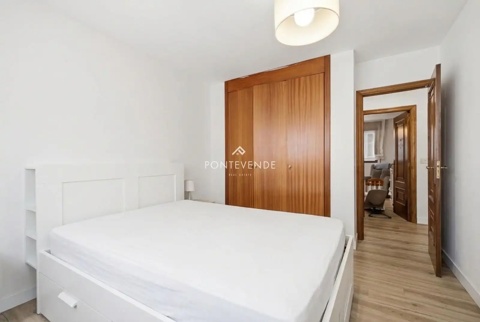 Habitación de Piso en venta en Pontevedra Capital  con Calefacción, Trastero y Amueblado