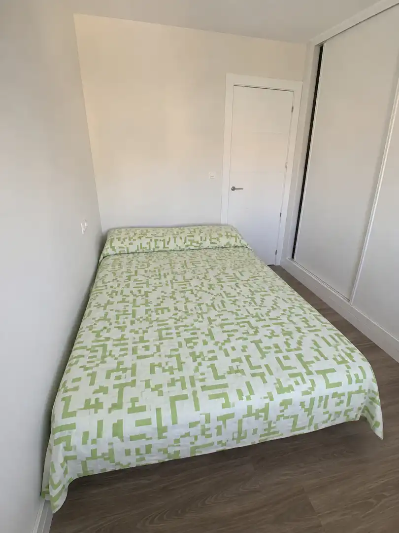 Schlafzimmer von Wohnung zur Miete in Gijón  mit Heizung, Parkett und Abstellraum