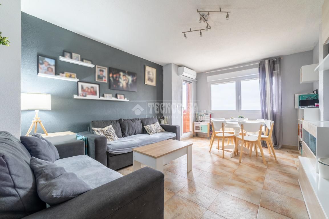 Living room of Flat for sale in Algete  with Heating, Terrace and Community pool