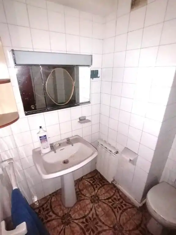 Bany de Pis en venda en Gijón  amb Calefacció, Parquet i Moblat