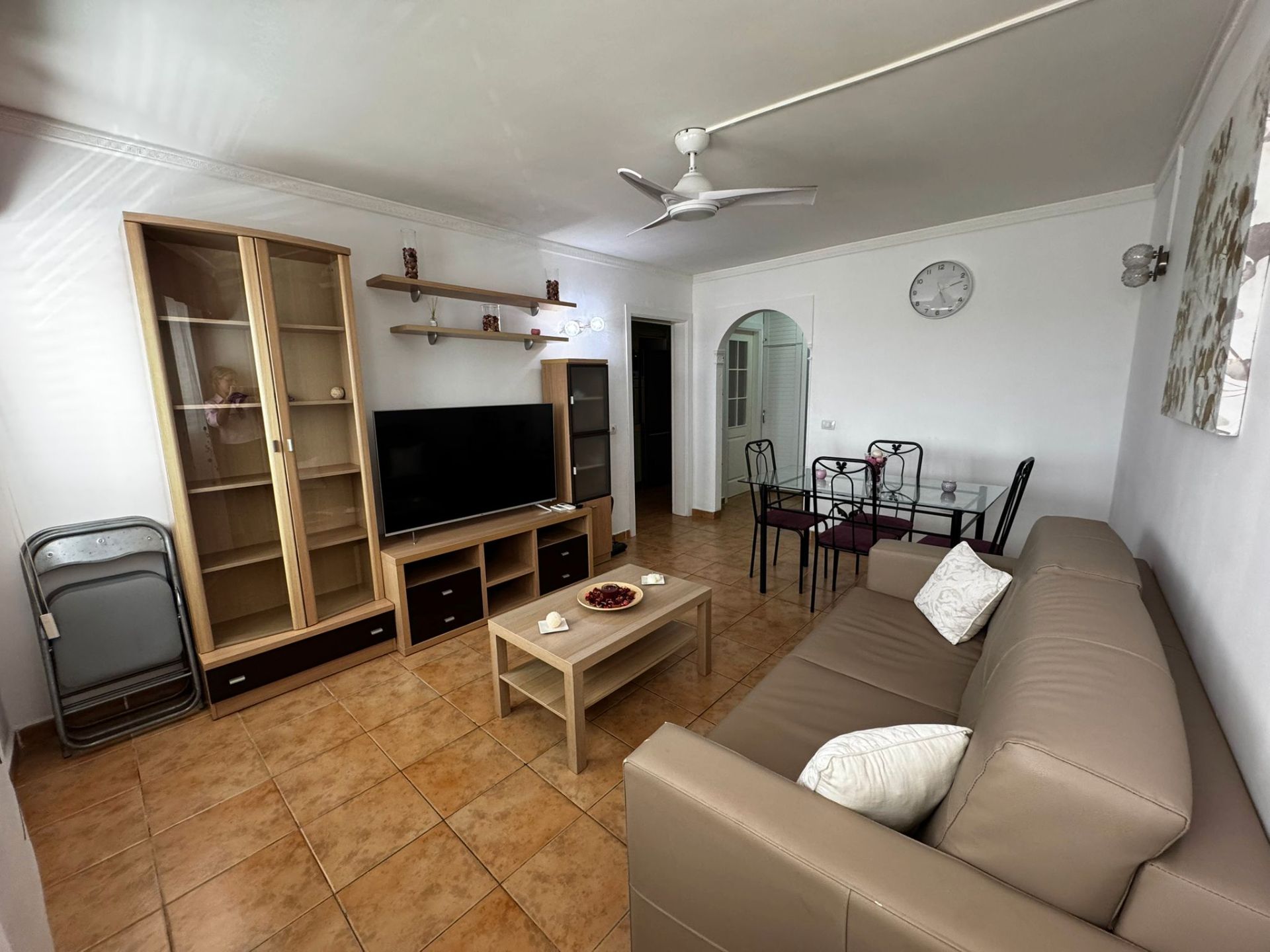 Living room of Flat for sale in Guía de Isora  with Air Conditioner, Storage room and Furnished
