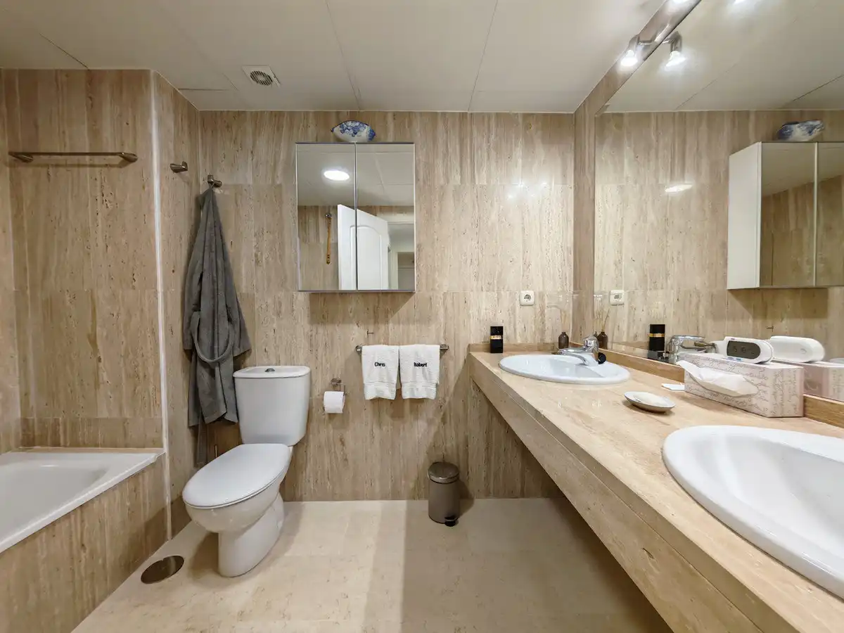 Bany de Apartament en venda en Marbella amb Aire condicionat, Terrassa i Internet
