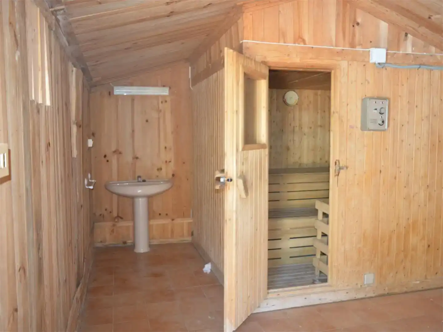 Bany de Casa o xalet en venda en Canals amb Aire condicionat, Jardí privat i Parquet