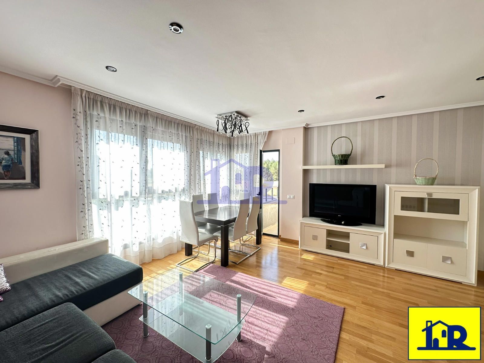 Sala de estar de Piso en venta en Cuenca Capital con Calefacción, Terraza y Trastero