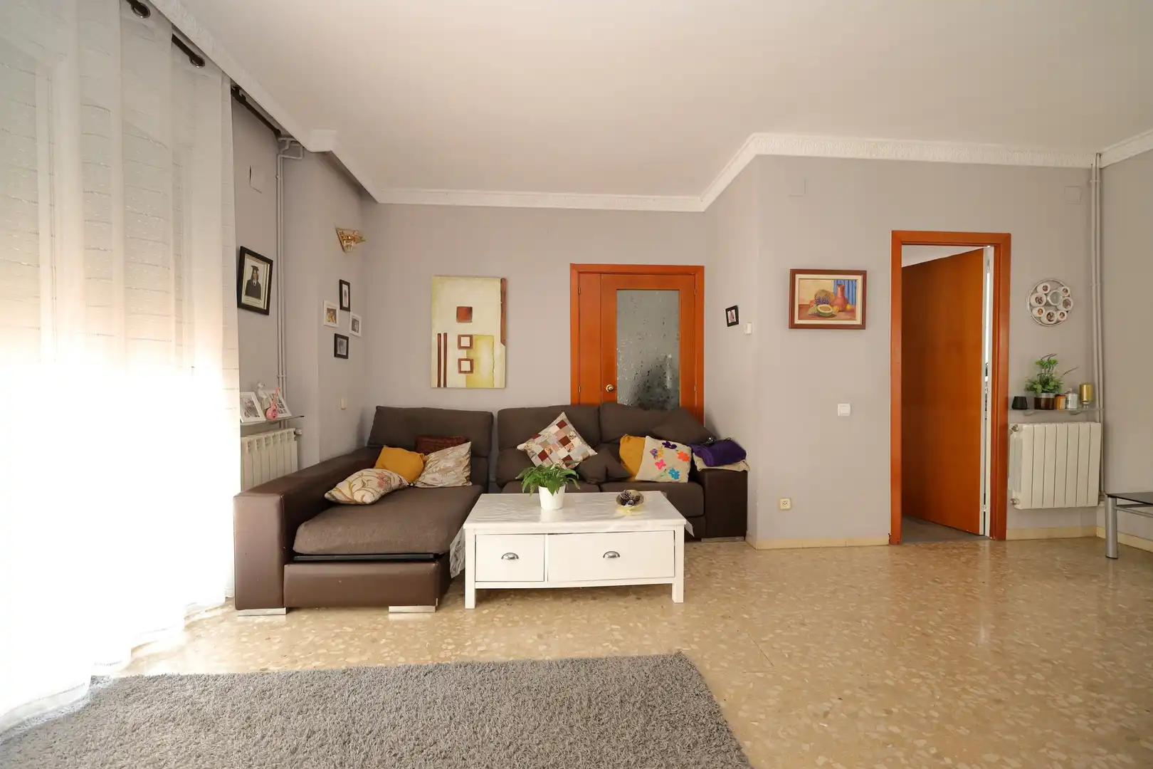 Sala d'estar de Casa adosada en venda en Sabadell amb Calefacció, Jardí privat i Terrassa