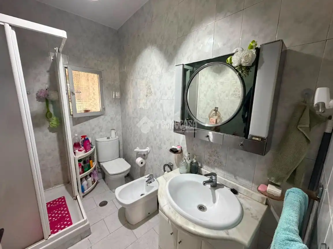 Flat for sale in C. Hermanos Álvarez Quintero, La Alhóndiga