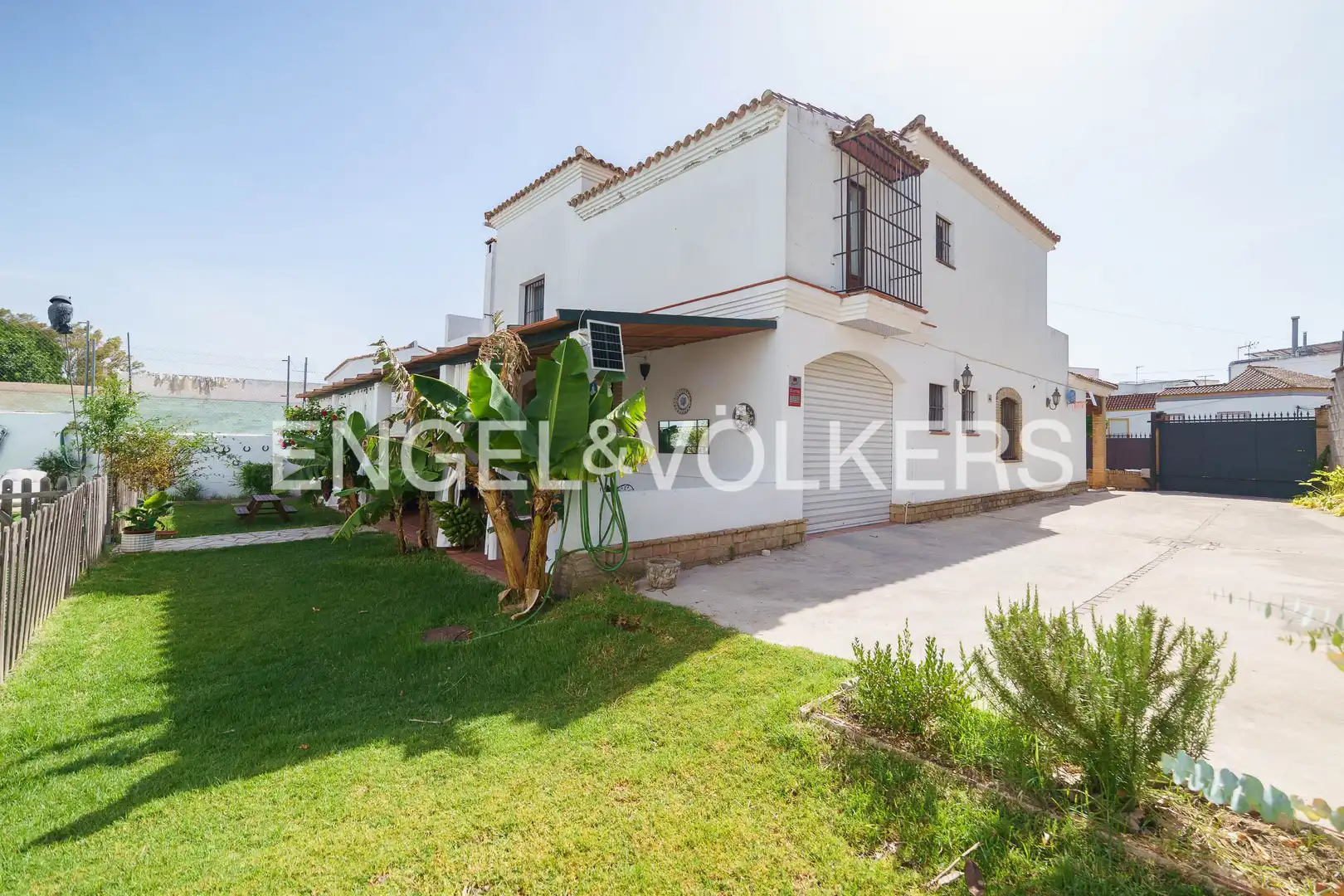 Vista exterior de Casa o xalet en venda en Bornos amb Aire condicionat, Calefacció i Jardí privat