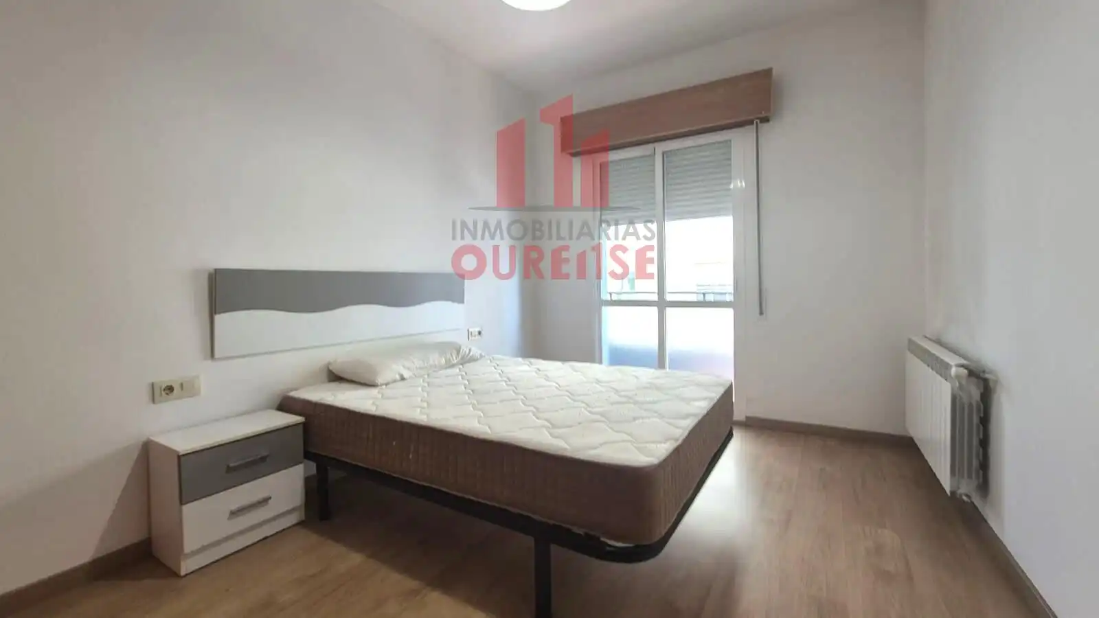Dormitori de Pis de lloguer en Ourense Capital  amb Calefacció, Terrassa i Moblat
