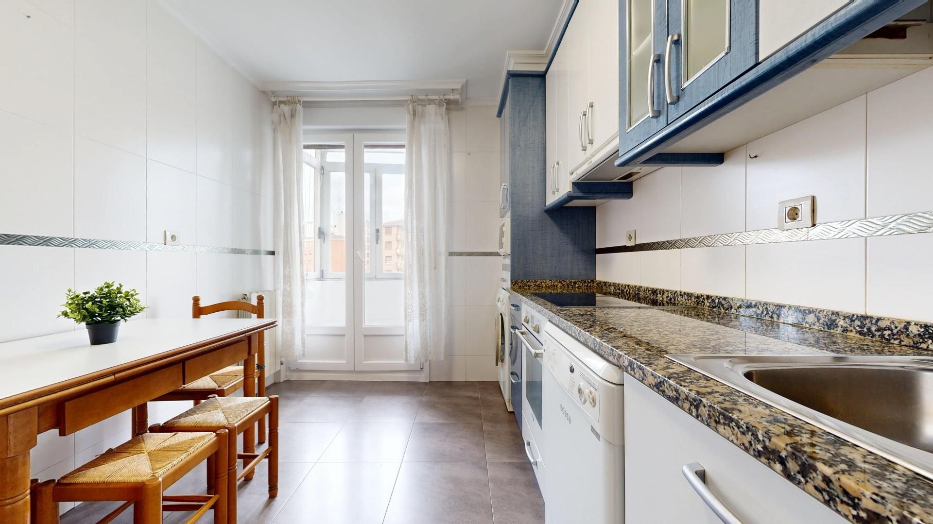 Cocina de Piso en venta en Basauri  con Calefacción