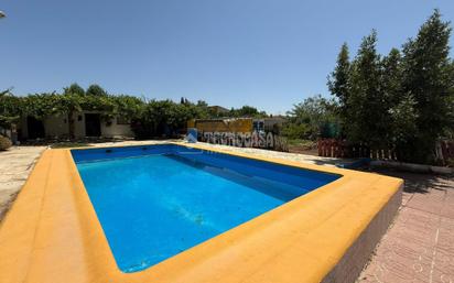 Schwimmbecken von Country house zum verkauf in Linares