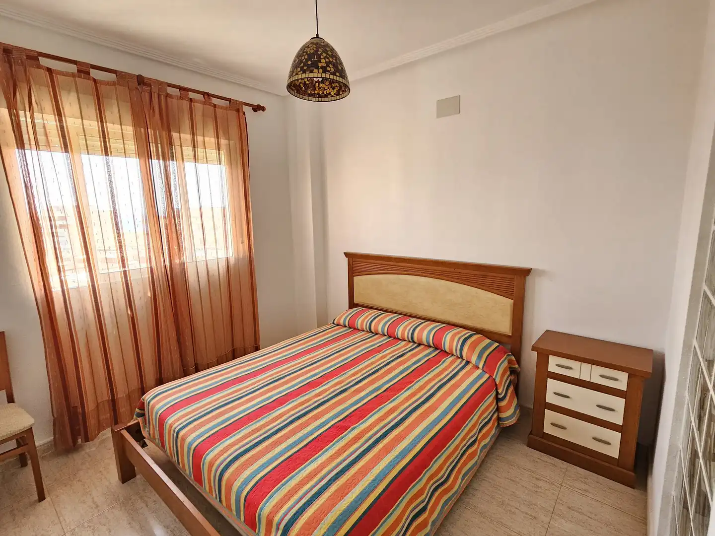 Habitación de Piso de alquiler en Santa Pola con Terraza y TV