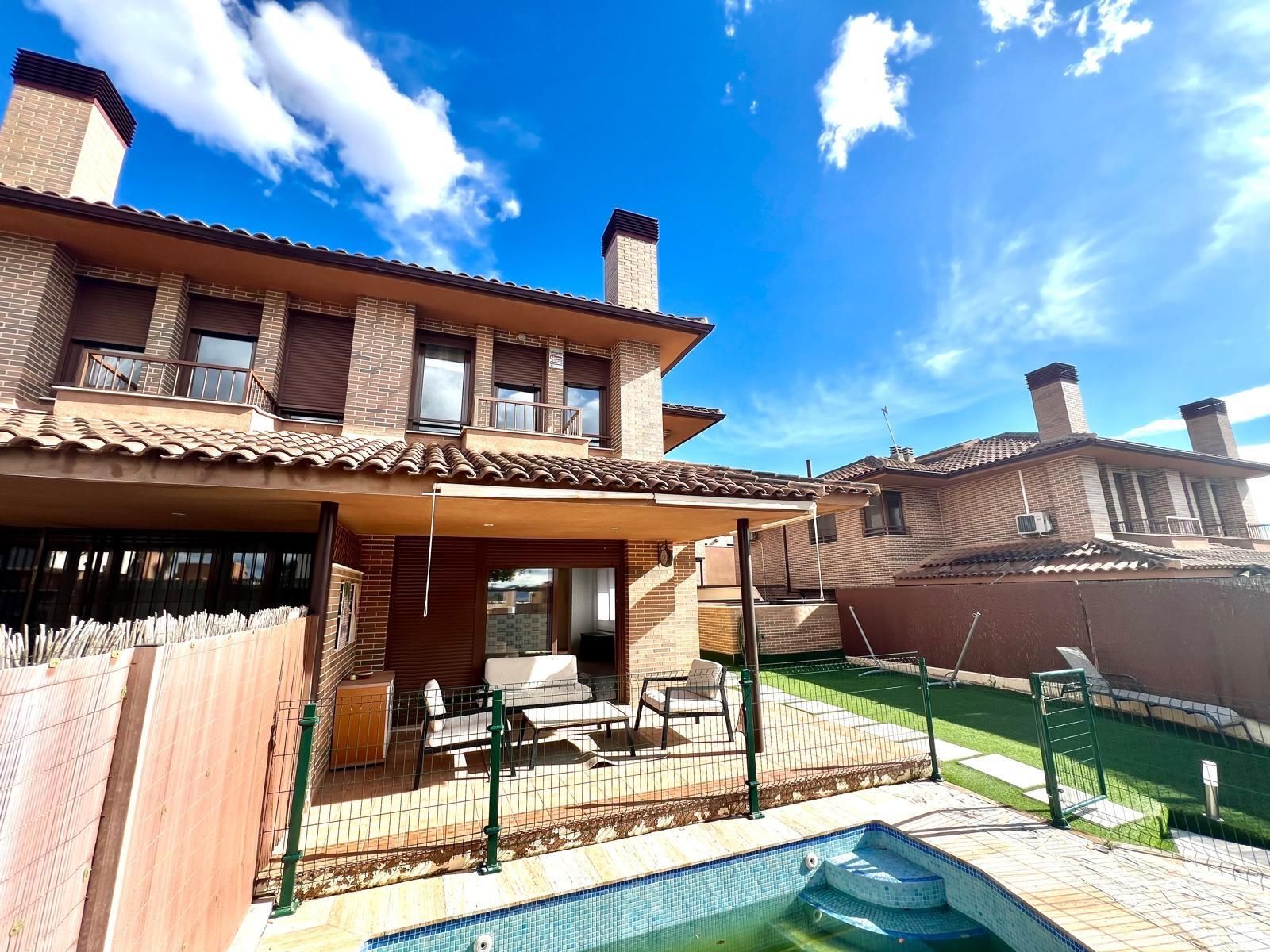 Vista exterior de Casa adosada en venda en Molina de Segura amb Aire condicionat, Calefacció i Jardí privat