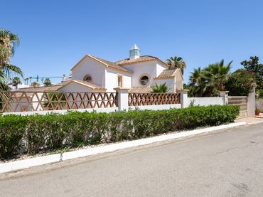 Casa pareada con balcón en venta en Calle Bonsai