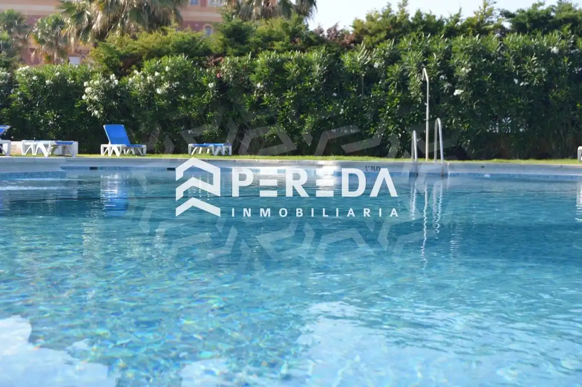 Piscina de Apartamento en venta en Roquetas de Mar ciudad