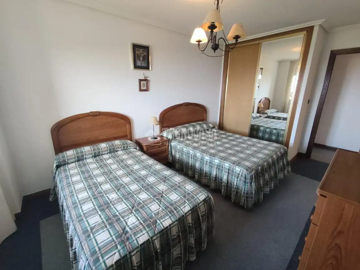 Habitación de Casa adosada en venta en Suances con Calefacción, Jardín privado y Trastero