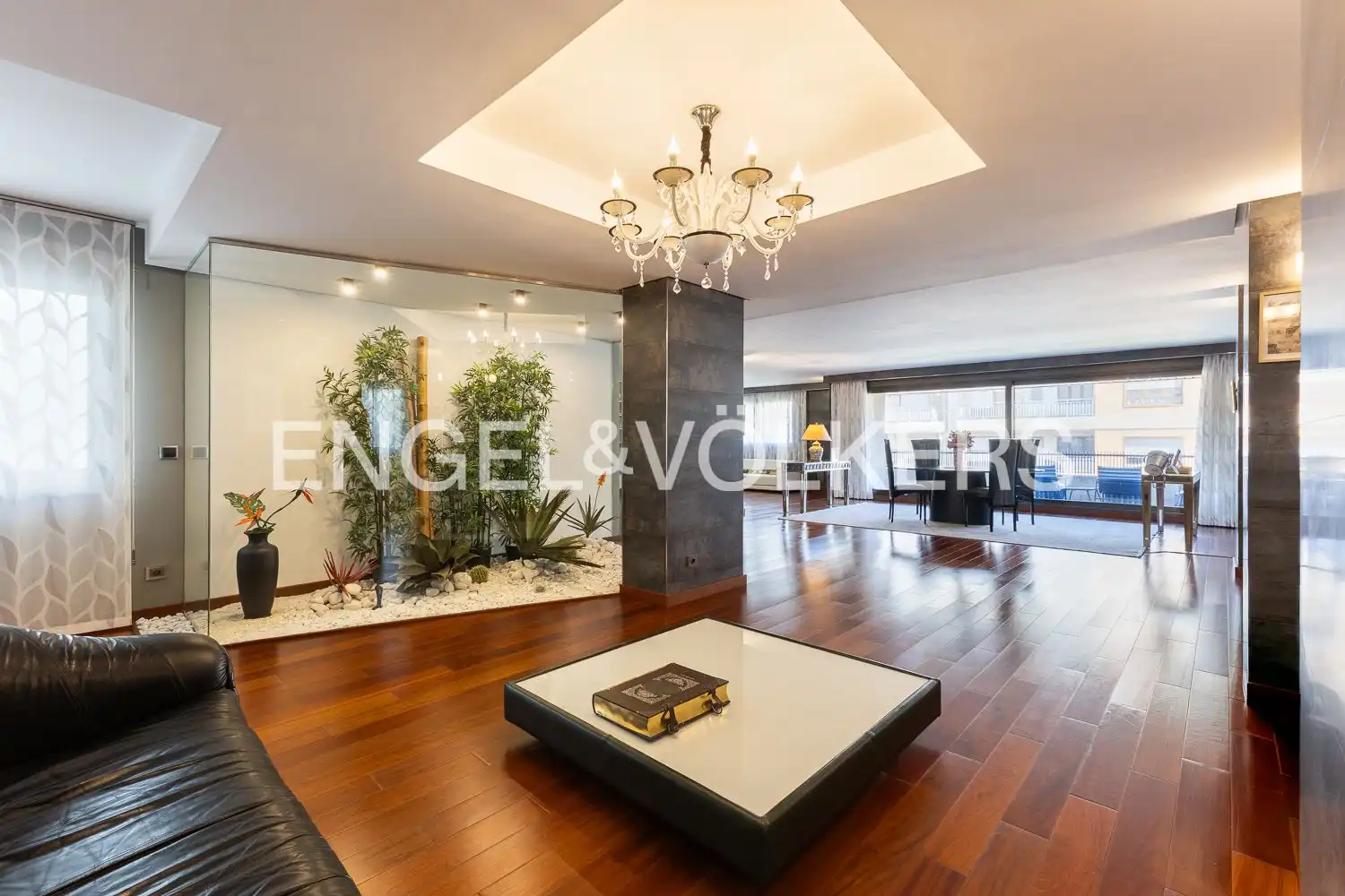 Flat with terrace for sale in Germaníes - Juzgados