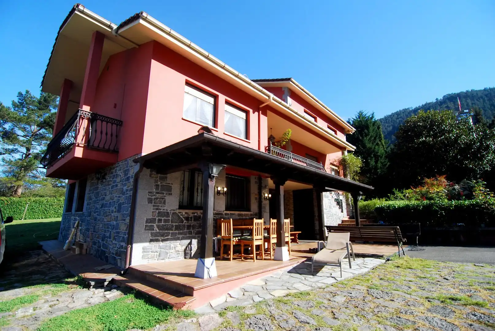 Terraza de Casa o chalet en venta en Cangas de Onís con Calefacción, Jardín privado y Amueblado