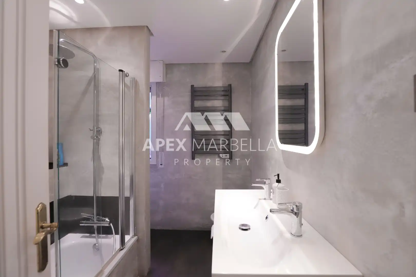 Badezimmer von Wohnung zum Verkauf in Marbella mit Klimaanlage, Terrasse und Möbliert