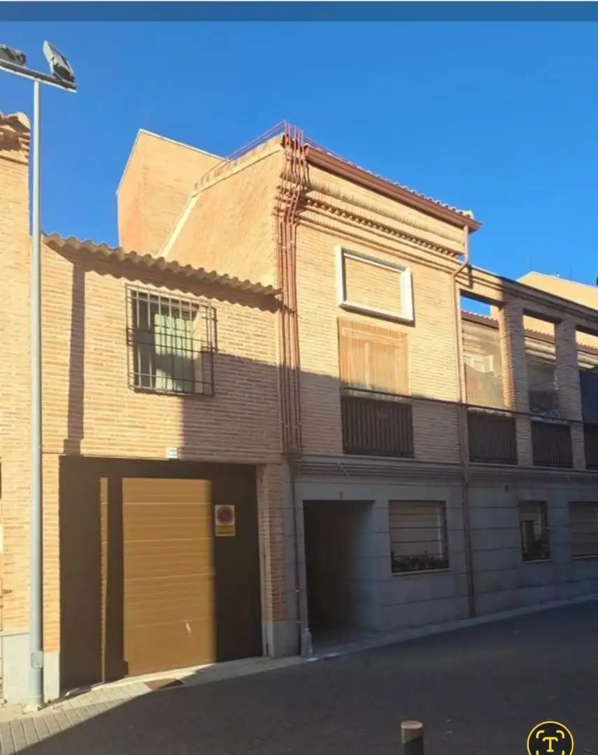 Vista exterior de Piso en venta en Bargas con Aire acondicionado, Calefacción y Parquet
