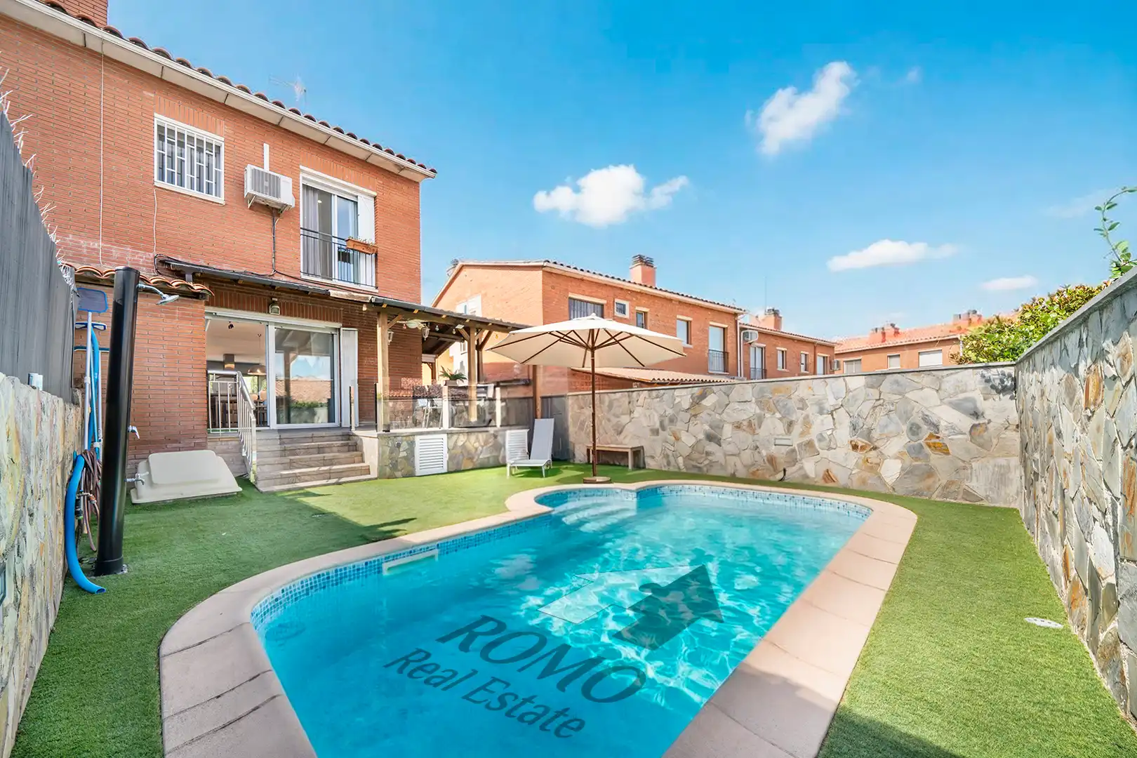 Casa pareada con terraza en venta en Santa Perpètua de Mogoda