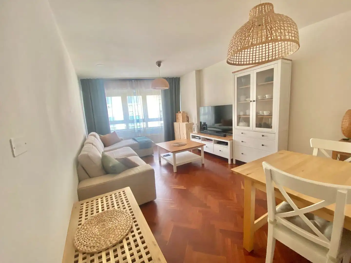 Sala d'estar de Pis en venda en Arteixo amb Calefacció, Parquet i Traster