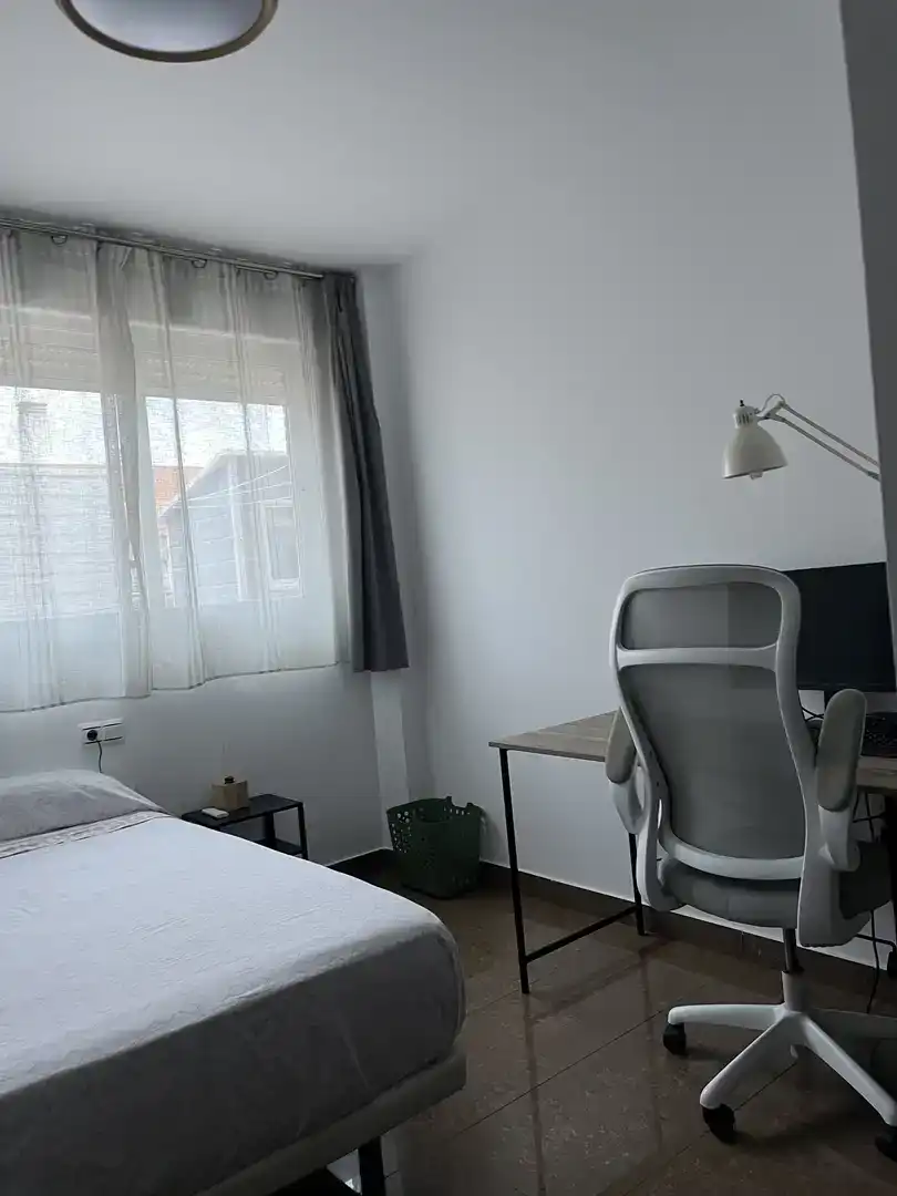 Schlafzimmer von Dachboden zur Miete in Gandia mit Klimaanlage und Möbliert