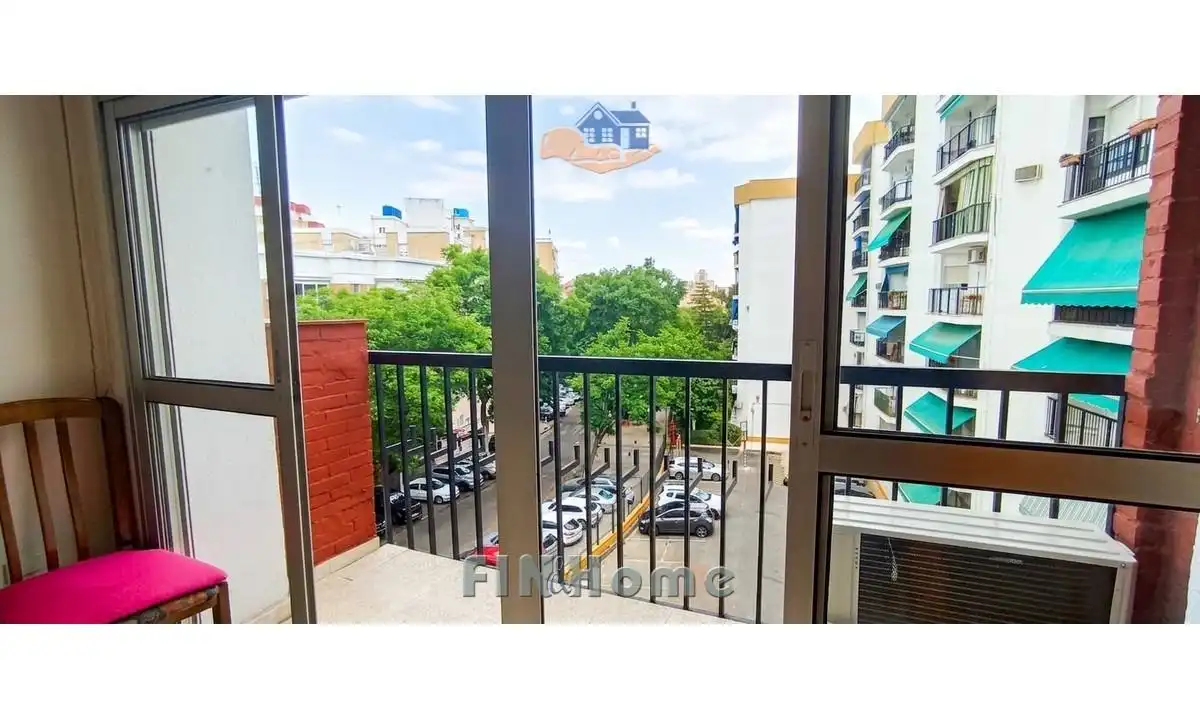 Exterior view of Flat for sale in Sevilla  with Air Conditioner, Terrace and Furnished