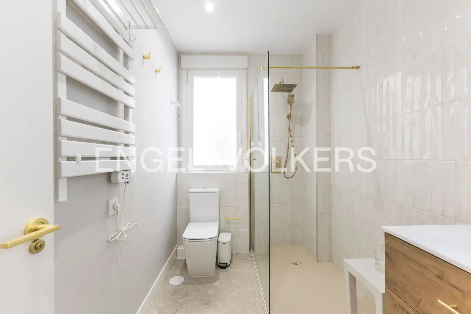 Bathroom of Flat for rent in Madrid  with Air Conditioner, Heating and Furnished