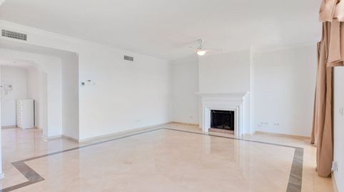 Foto 5 de Casa adosada en venta en Avenida de las Golondrinas, 1, Atalaya - Isdabe, Estepona