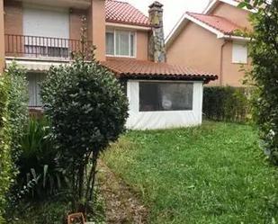 Jardí de Casa adosada en venda en Santoña amb Balcó