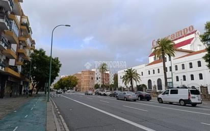 Vista exterior de Pis en venda en  Sevilla Capital amb Aire condicionat