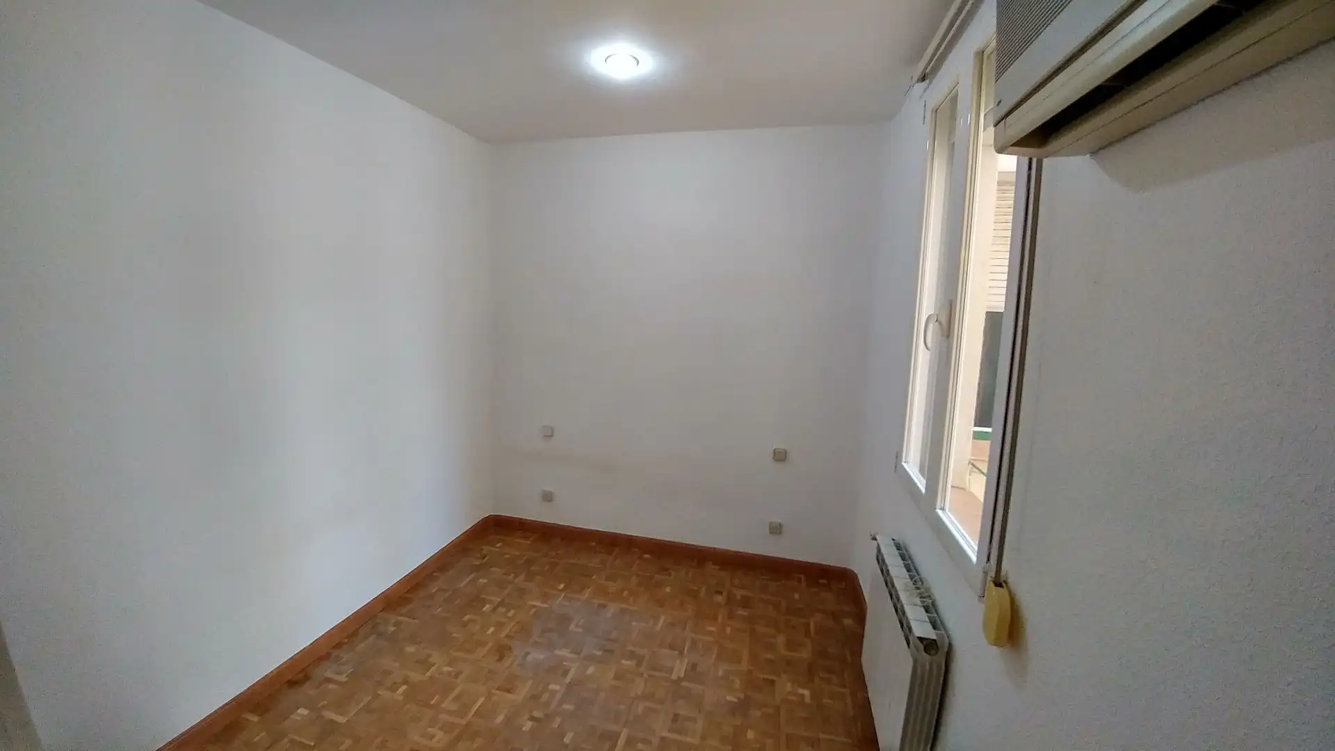 Flat for rent in Madrid  with Air Conditioner and Heating