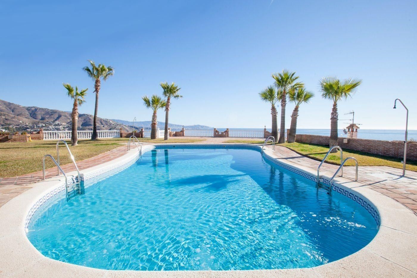 Swimming pool of Duplex for sale in Almuñécar  with Air Conditioner, Heating and Parquet flooring