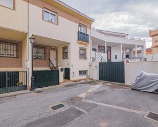 Vista exterior de Casa adosada en venda en Las Gabias amb Calefacció, Traster i Balcó