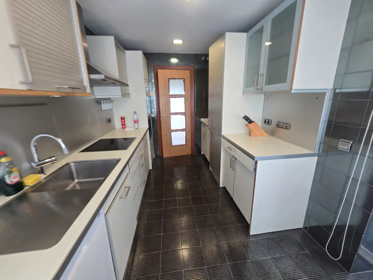 Cuina de Apartament en venda en Marbella amb Aire condicionat, Calefacció i Jardí privat