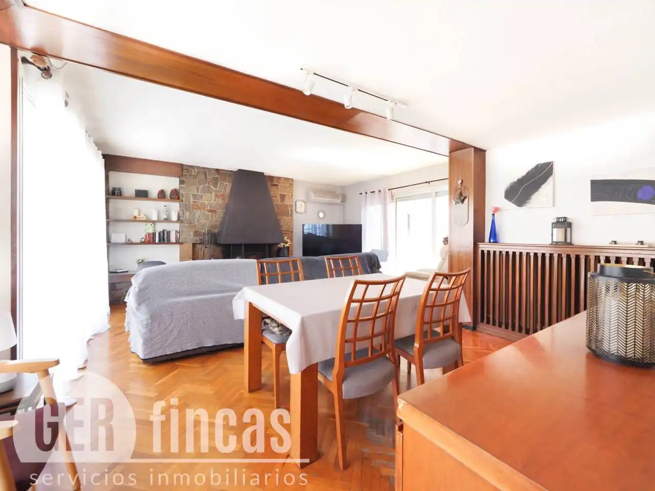 Sala d'estar de Casa o xalet en venda en Terrassa amb Aire condicionat, Calefacció i Parquet