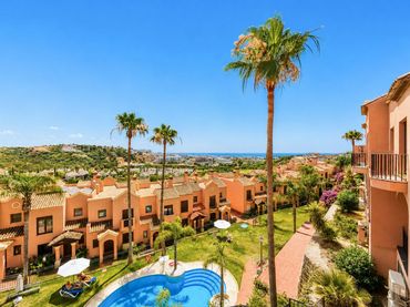 Terraced house with pool for sale in Costa Natura