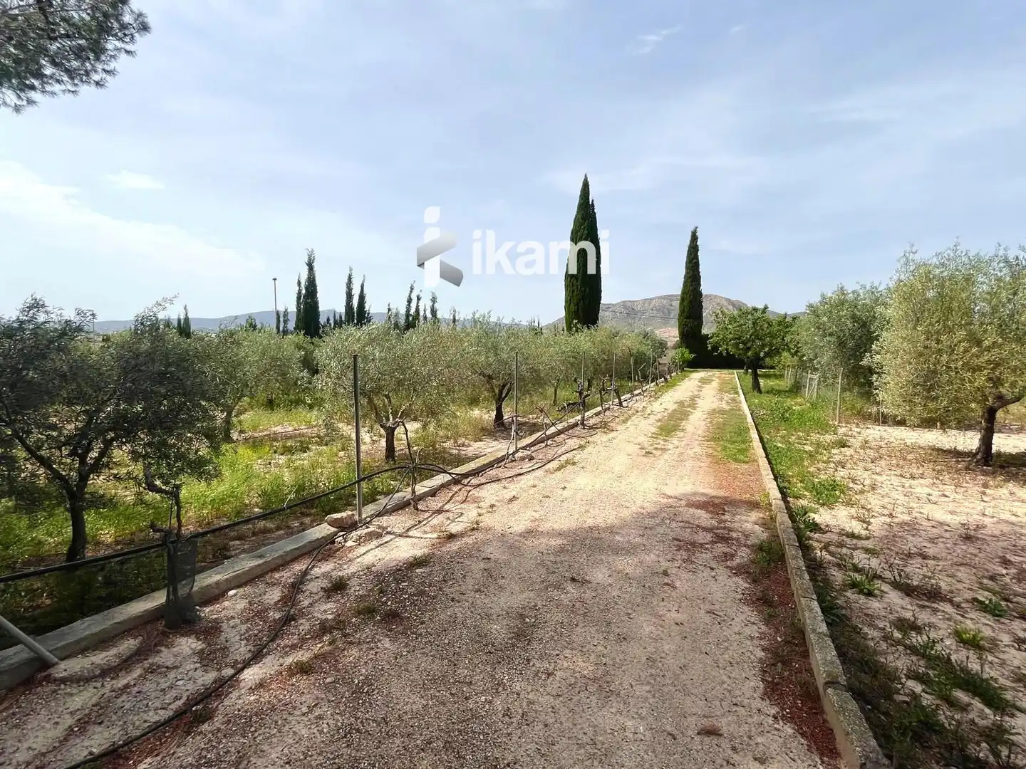 Casa o chalet en venta en Elda con Calefacción, Trastero y Piscina