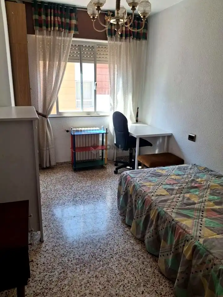 Schlafzimmer von Wohnung zur Miete in Teruel mit Möbliert