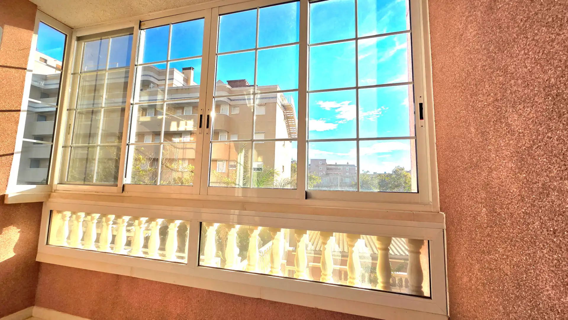 Vista exterior de Apartamento en venta en Elche / Elx con Aire acondicionado, Terraza y Amueblado