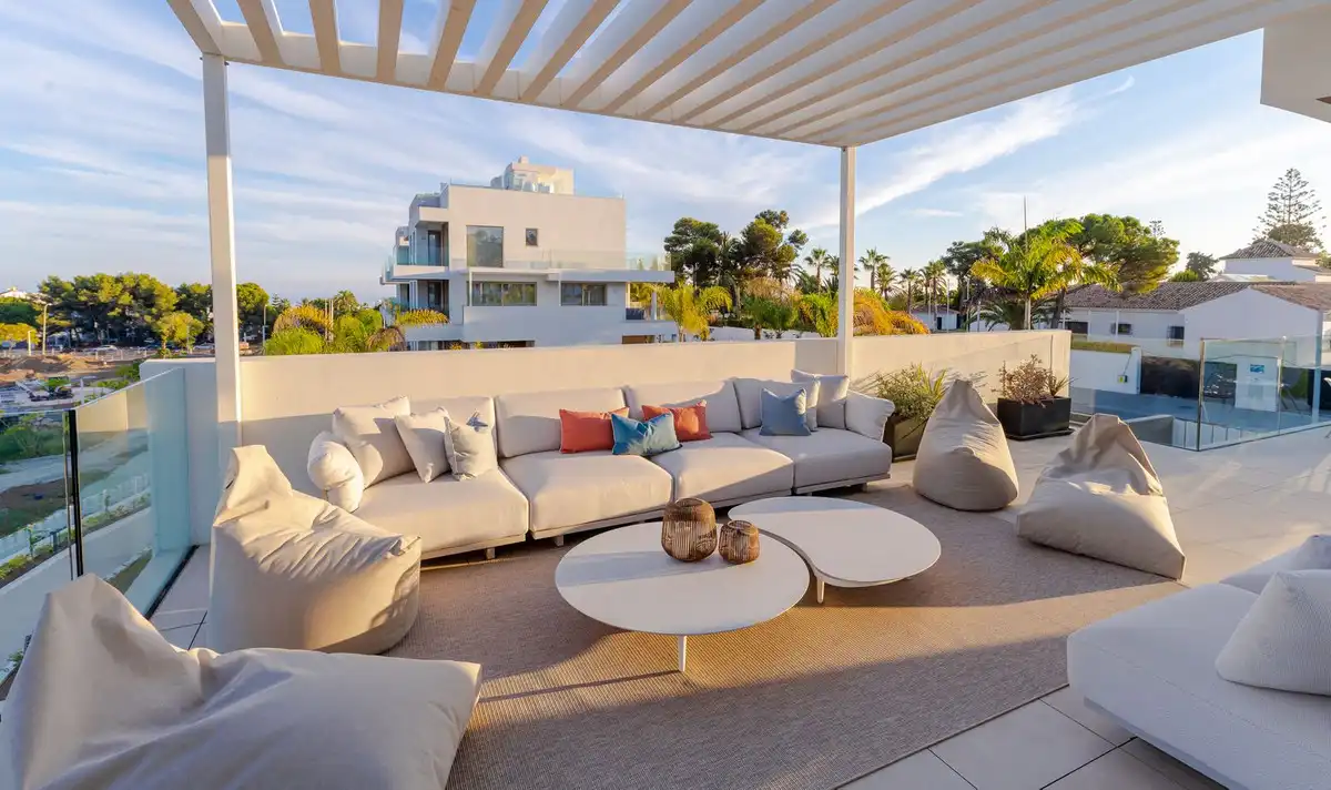Terrasse von Dachboden zum Verkauf in Marbella mit Klimaanlage, Terrasse und Abstellraum