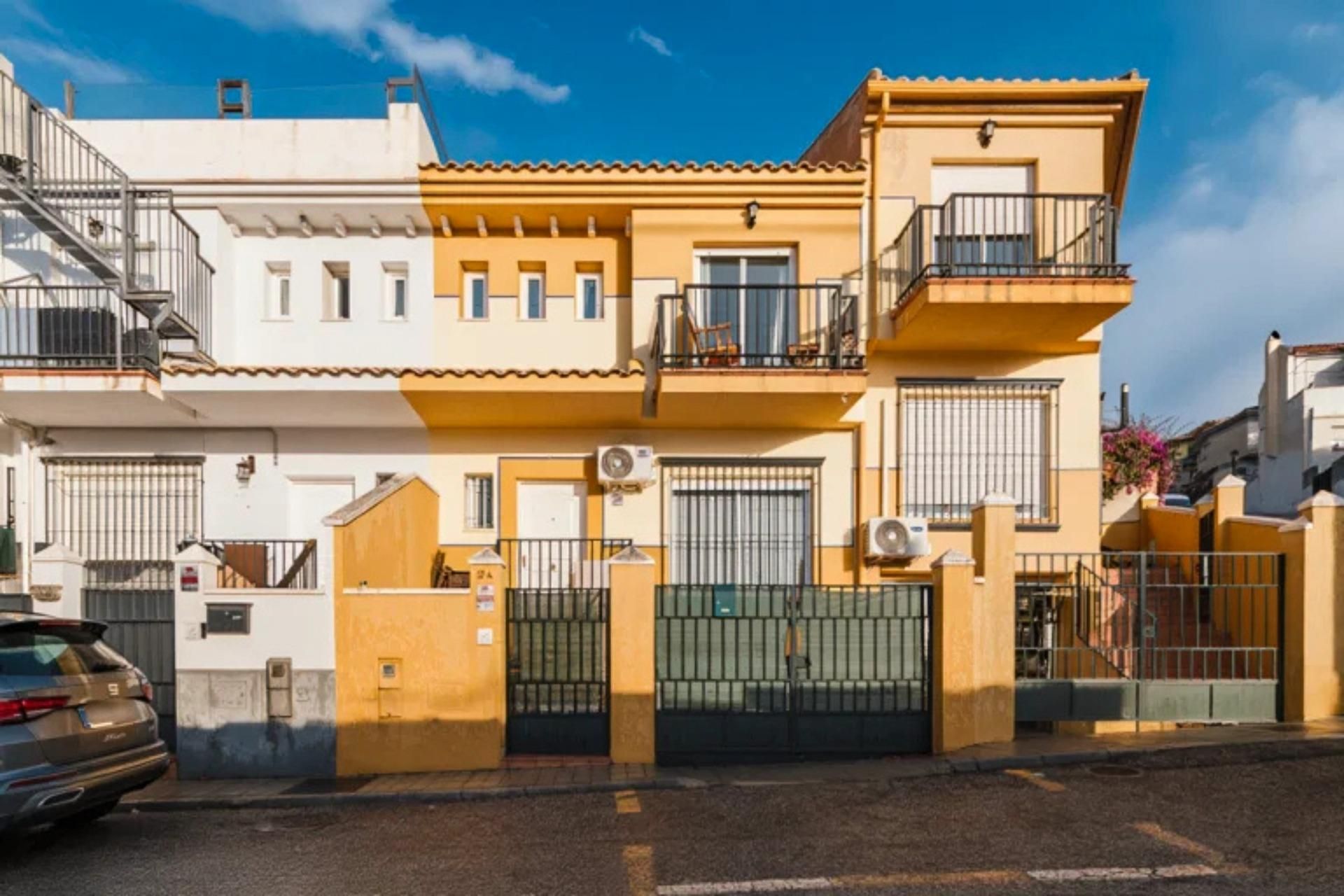Vista exterior de Casa o xalet en venda en Monachil amb Aire condicionat, Calefacció i Balcó