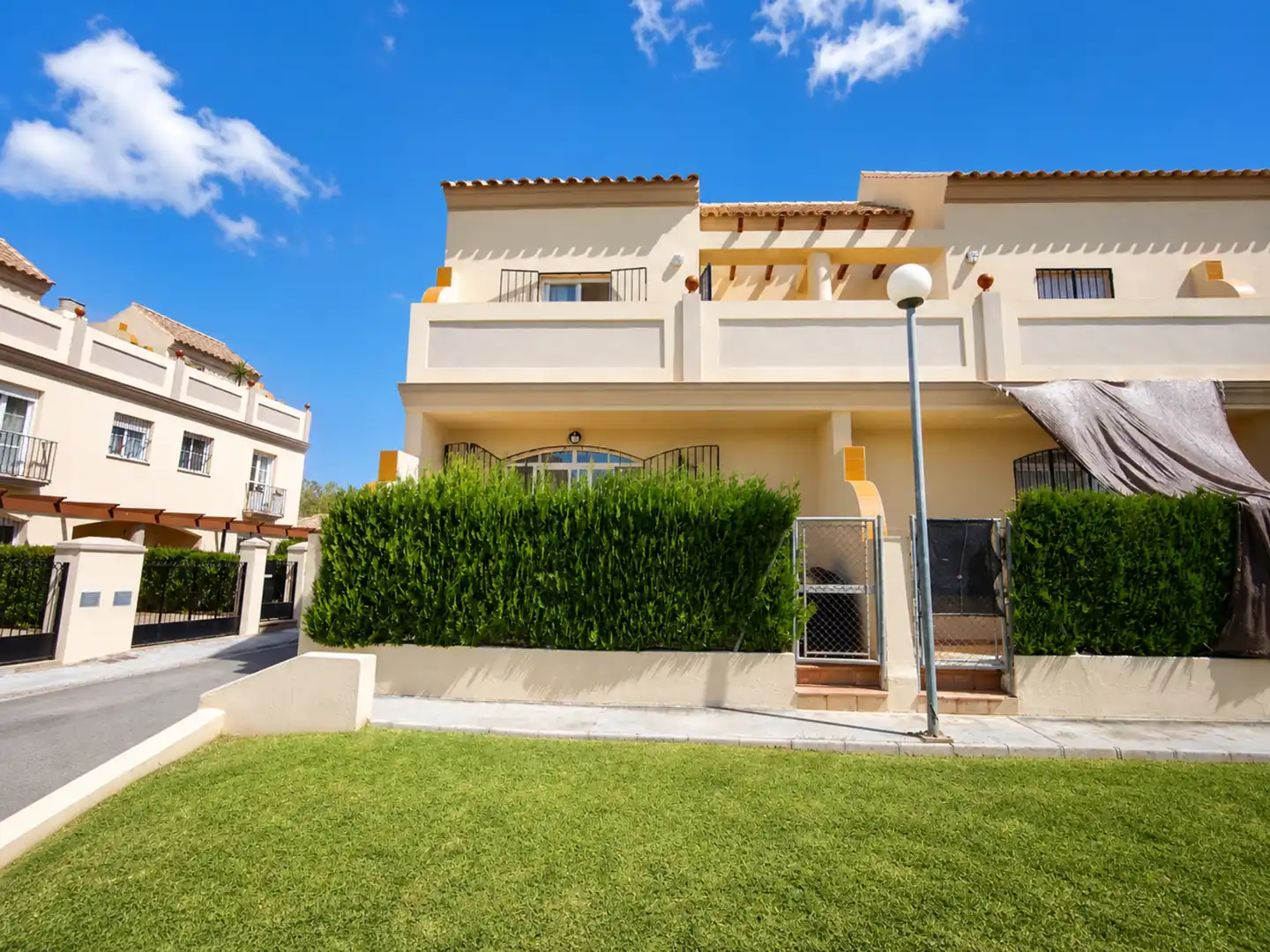 Maison jumelée avec piscine à vendre à La Duquesa