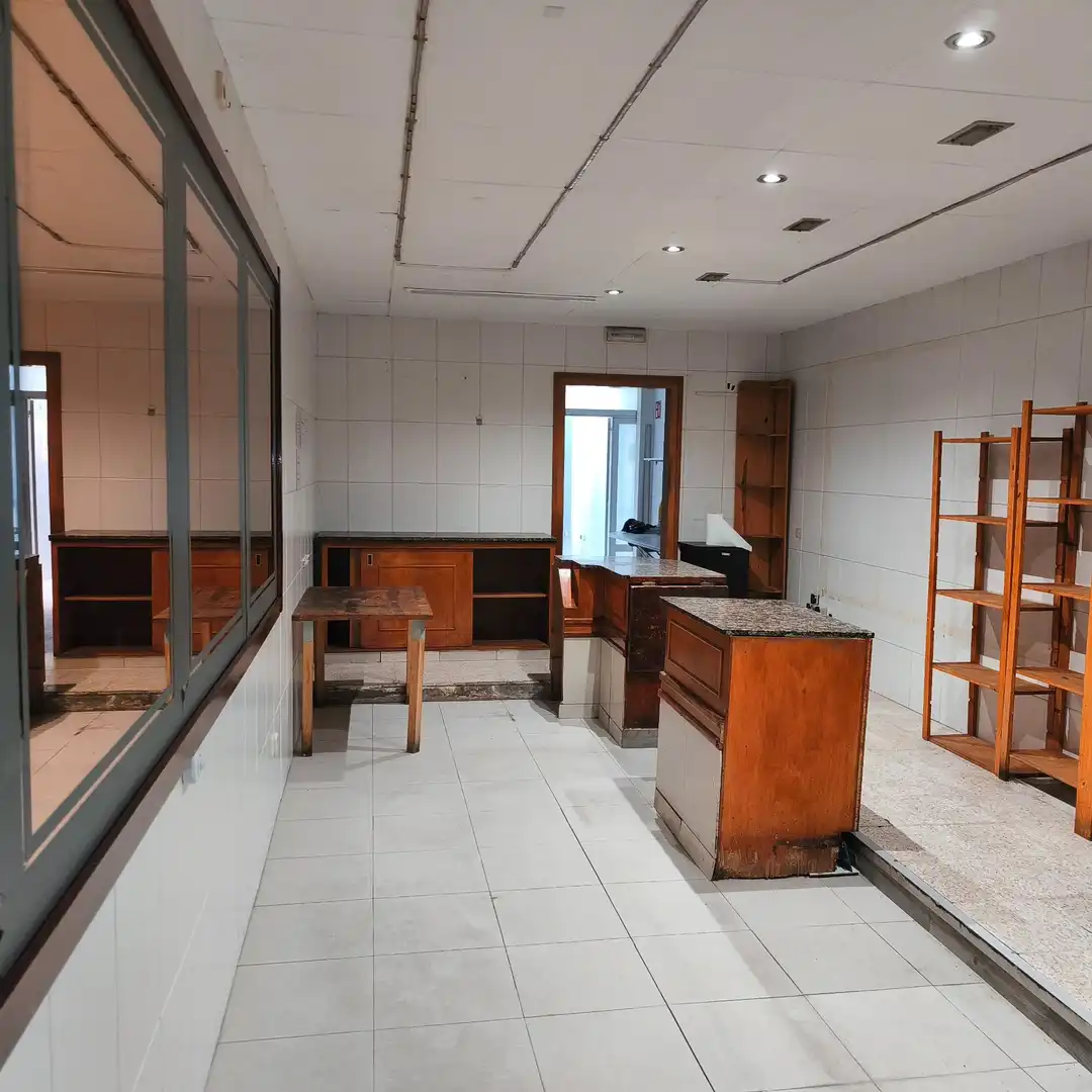 Local comercial de lloguer a Joan Prim, imagen 2