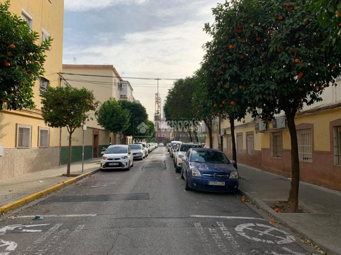 Vista exterior de Pis en venda en  Sevilla Capital